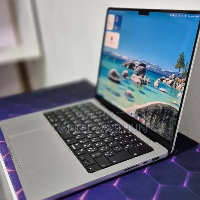 New Laptop Apple MacBook Pro 2024 M4 16GB Apple M4 Pro SSD 512GB