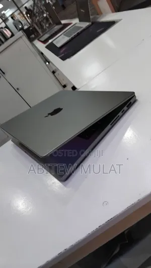 New Laptop Apple MacBook Pro 2021 M1 32GB Apple M1 Pro SSD 512GB
