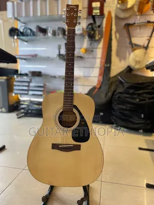 Box Guitar Yamaha 310