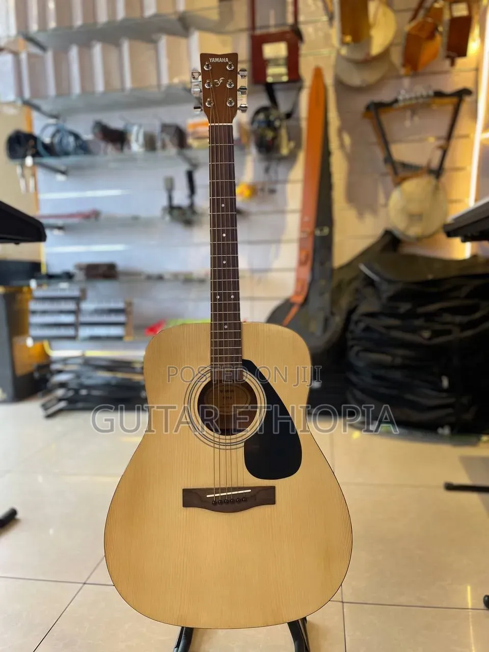 Box Guitar Yamaha 310