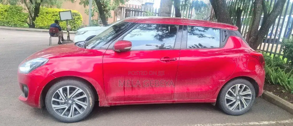 Suzuki Swift 2022 Red