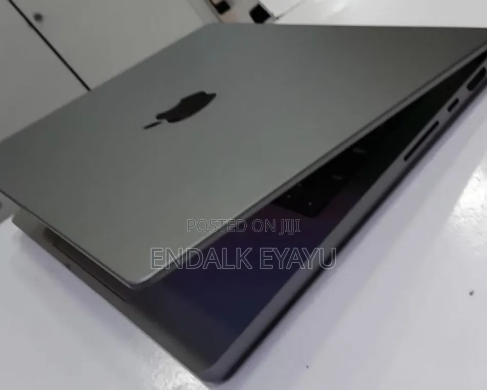 New Laptop Apple MacBook Pro 2021 M1 32GB Apple M1 Pro SSD 512GB