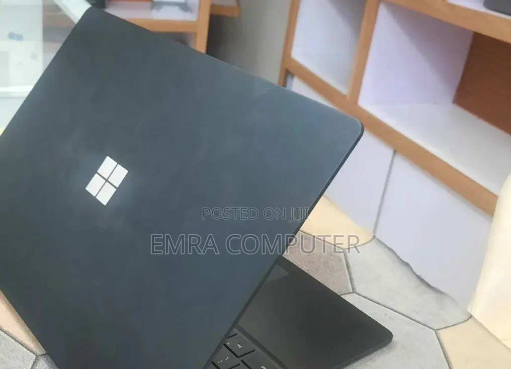 New Laptop Microsoft Surface 16GB Intel Core i7 SSD 512GB