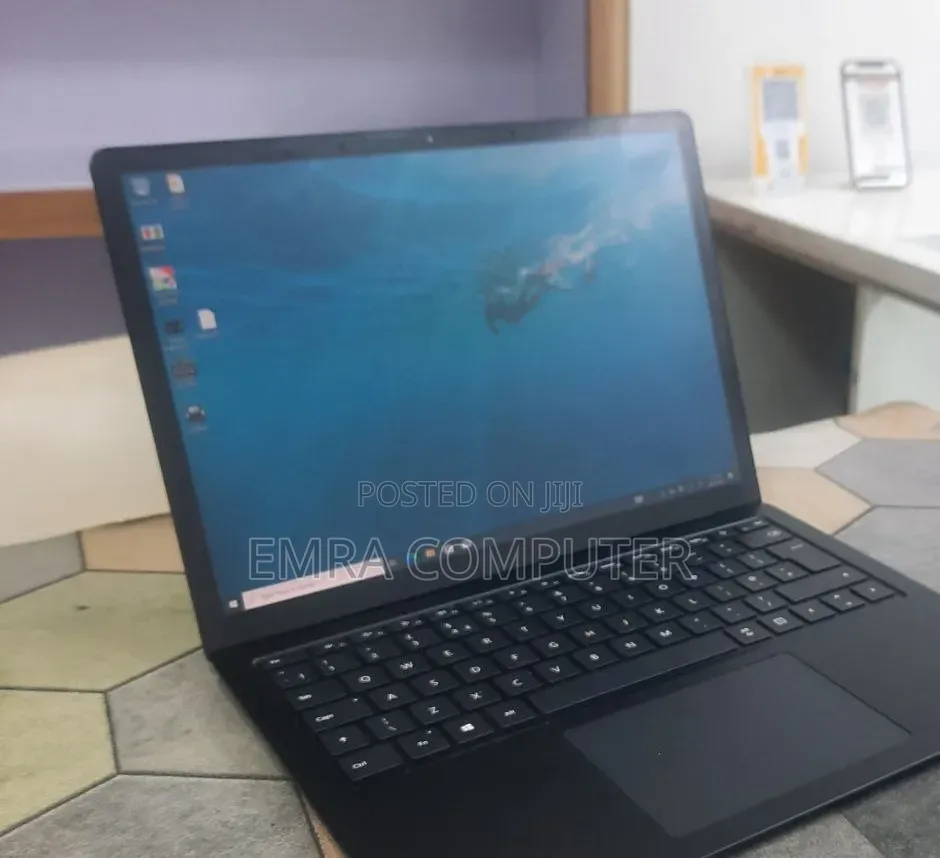 New Laptop Microsoft Surface 16GB Intel Core i7 SSD 512GB