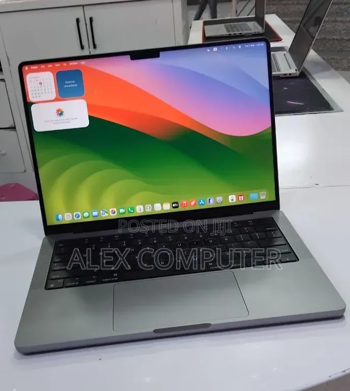 New Laptop Apple MacBook Pro 2021 M1 32GB Apple M1 Pro SSD 512GB