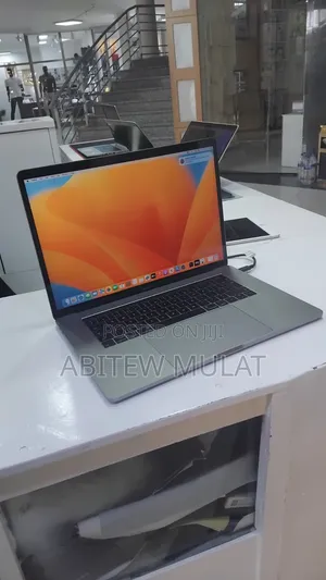 New Laptop Apple MacBook Pro 2017 16GB Intel Core i7 SSD 512GB