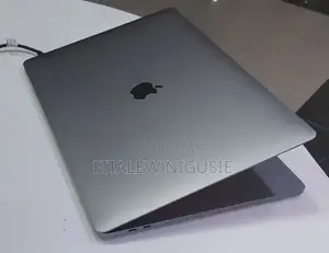 New Laptop Apple MacBook Pro 2017 16GB Intel Core i7 SSD 512GB