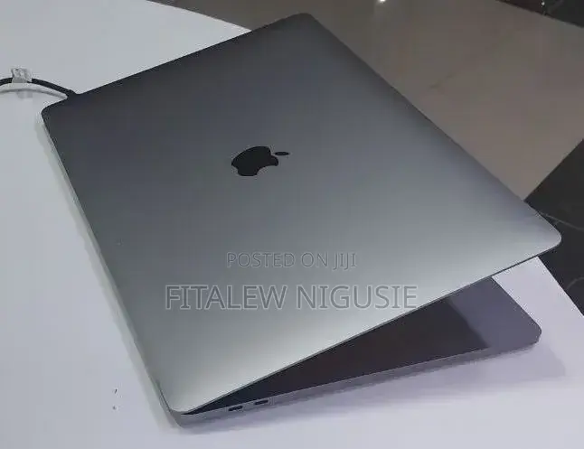 New Laptop Apple MacBook Pro 2017 16GB Intel Core i7 SSD 512GB