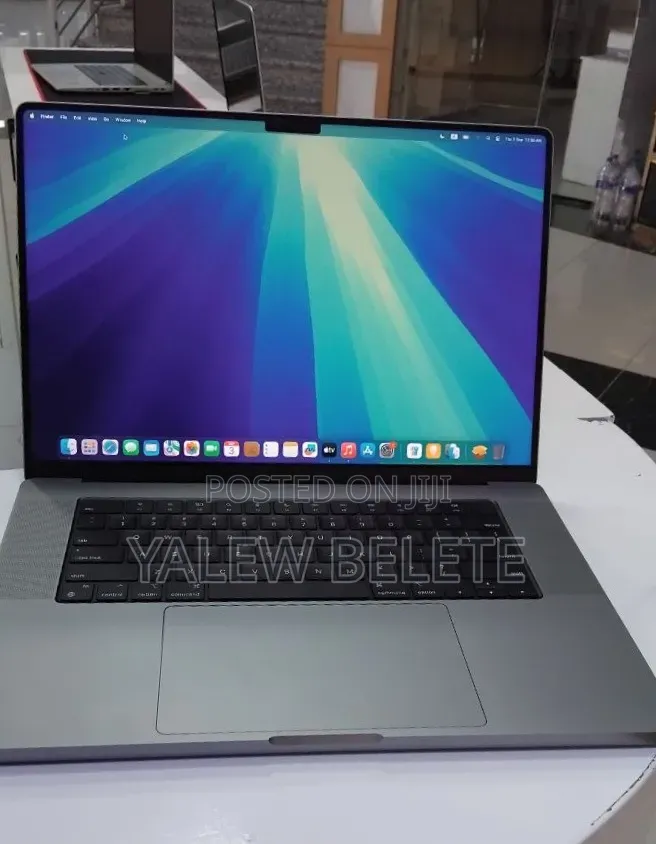 New Laptop Apple MacBook Pro 32GB Apple M1 Max SSD 1T