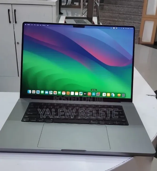 New Laptop Apple MacBook Pro 32GB Apple M1 Max SSD 1T