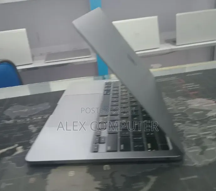 New Laptop Apple MacBook Pro 2020 8GB Apple M1 SSD 512GB