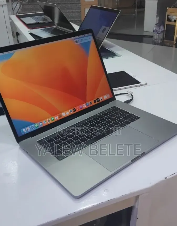 New Laptop Apple MacBook Pro 2017 16GB Intel Core i7 SSD 512GB