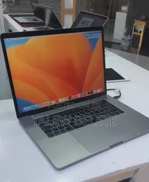 New Laptop Apple MacBook Pro 2017 16GB Intel Core i7 SSD 512GB