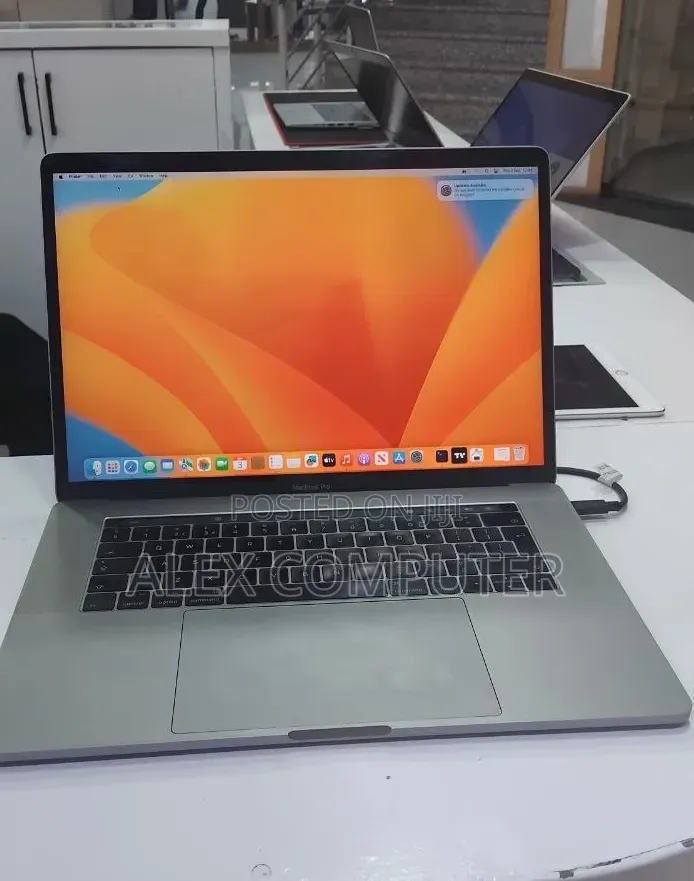 New Laptop Apple MacBook Pro 2017 16GB Intel Core i7 SSD 512GB