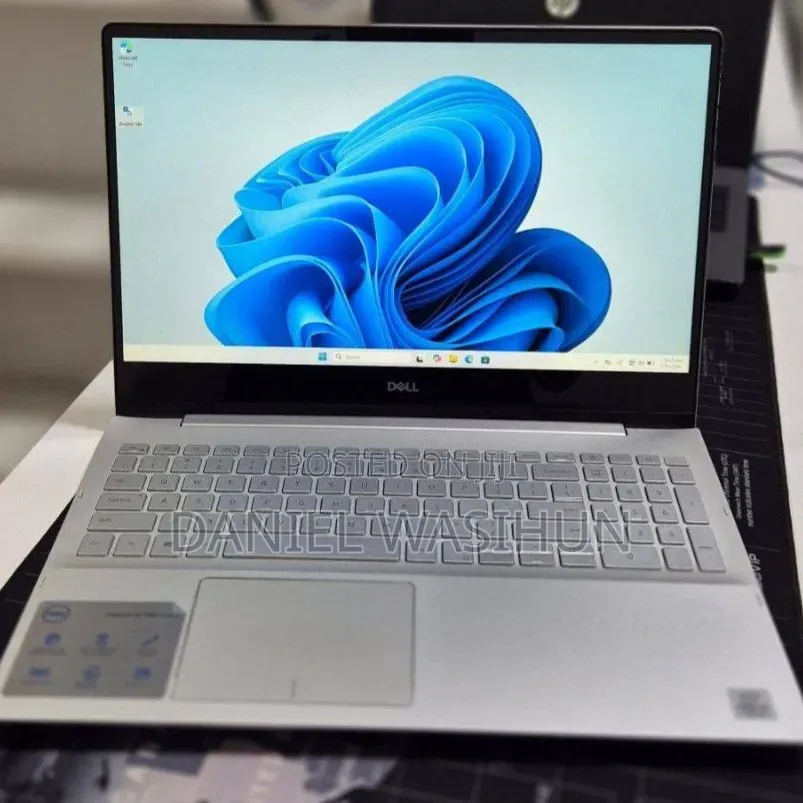 New Laptop Dell Inspiron 15 8GB Intel Core i5 SSD 256GB