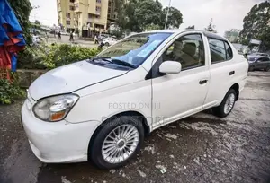Toyota Platz 2002 White