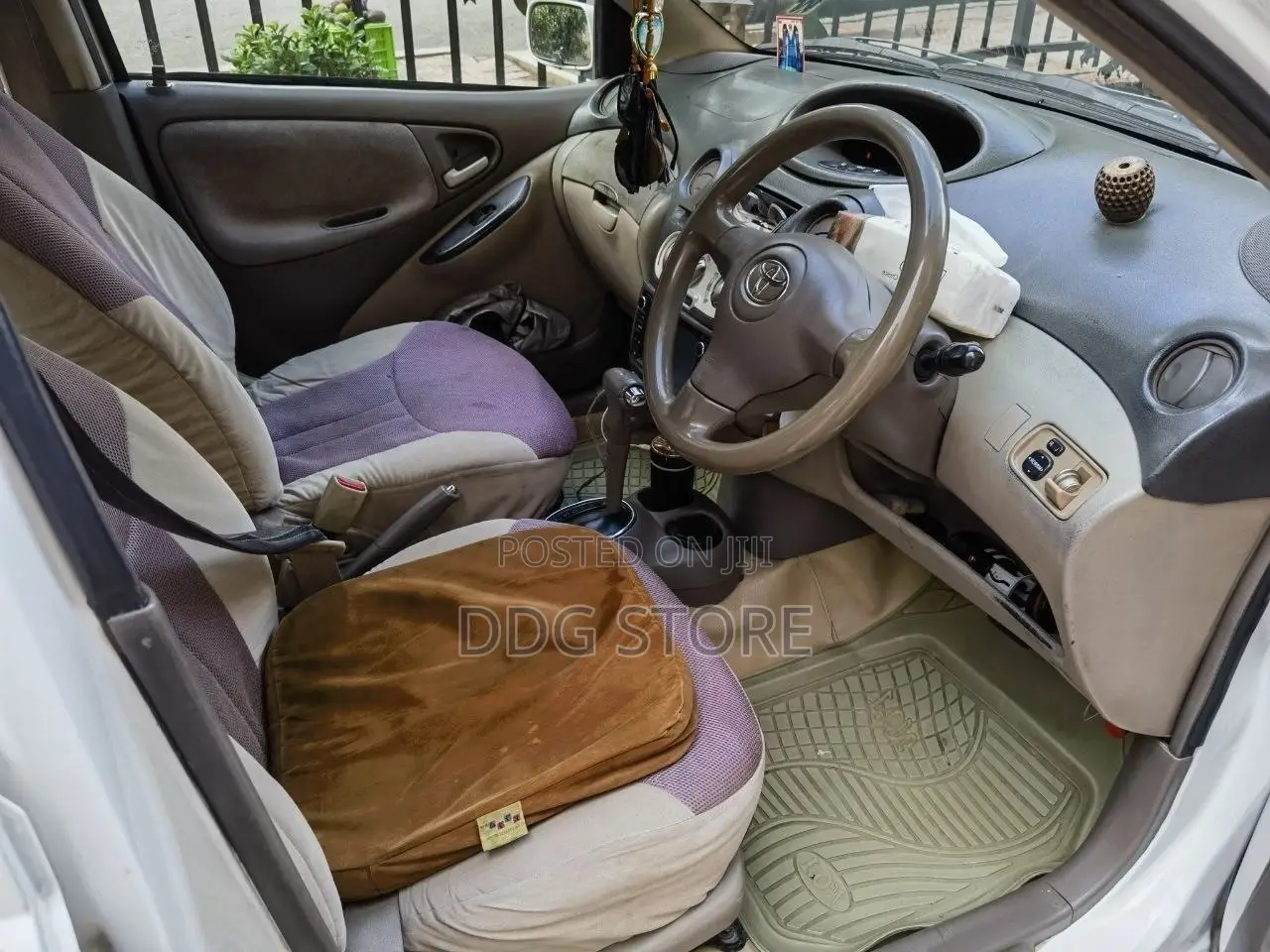Toyota Platz 2002 White