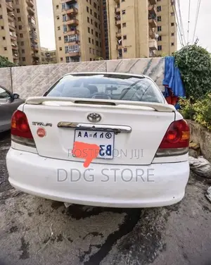 Toyota Platz 2002 White