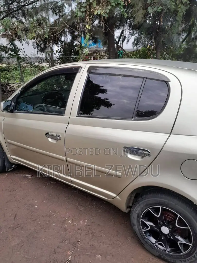 Toyota Vitz 2003 Gold