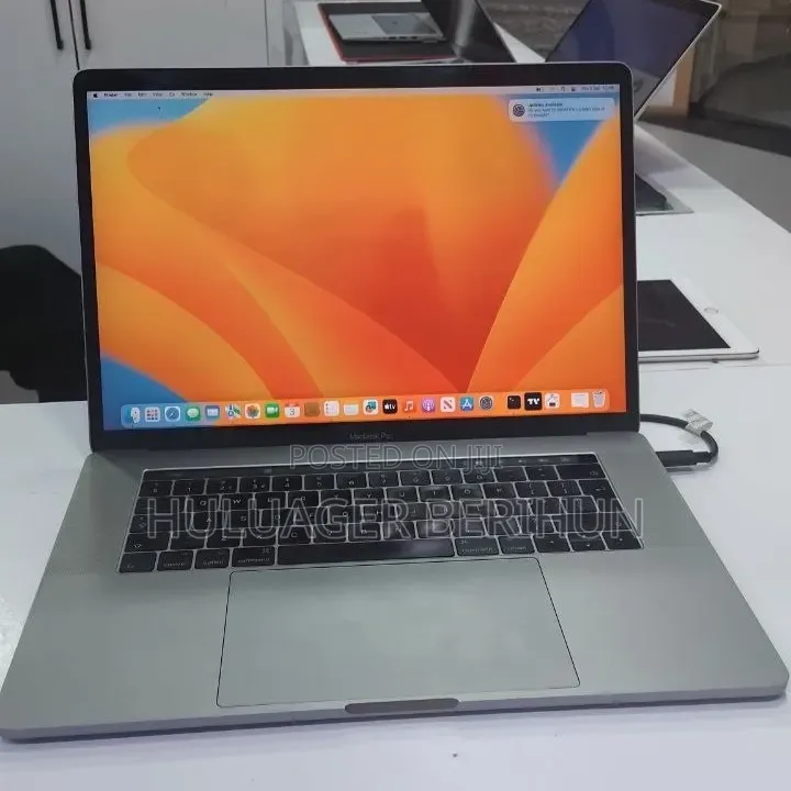 New Laptop Apple MacBook Pro 2017 16GB Intel Core i7 SSD 512GB