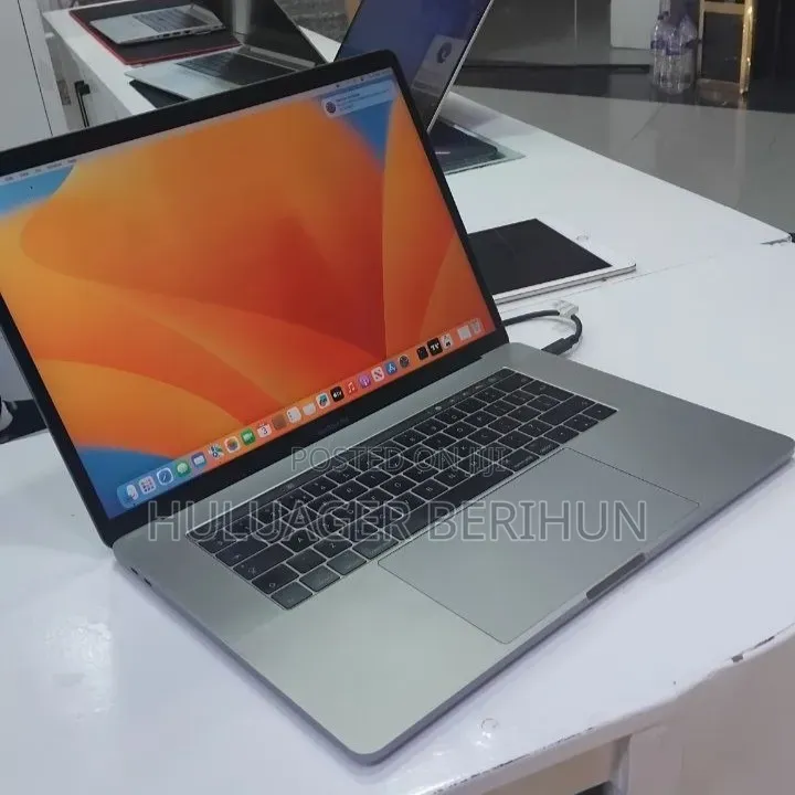 New Laptop Apple MacBook Pro 2017 16GB Intel Core i7 SSD 512GB