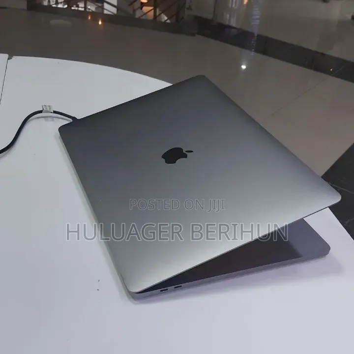 New Laptop Apple MacBook Pro 2017 16GB Intel Core i7 SSD 512GB