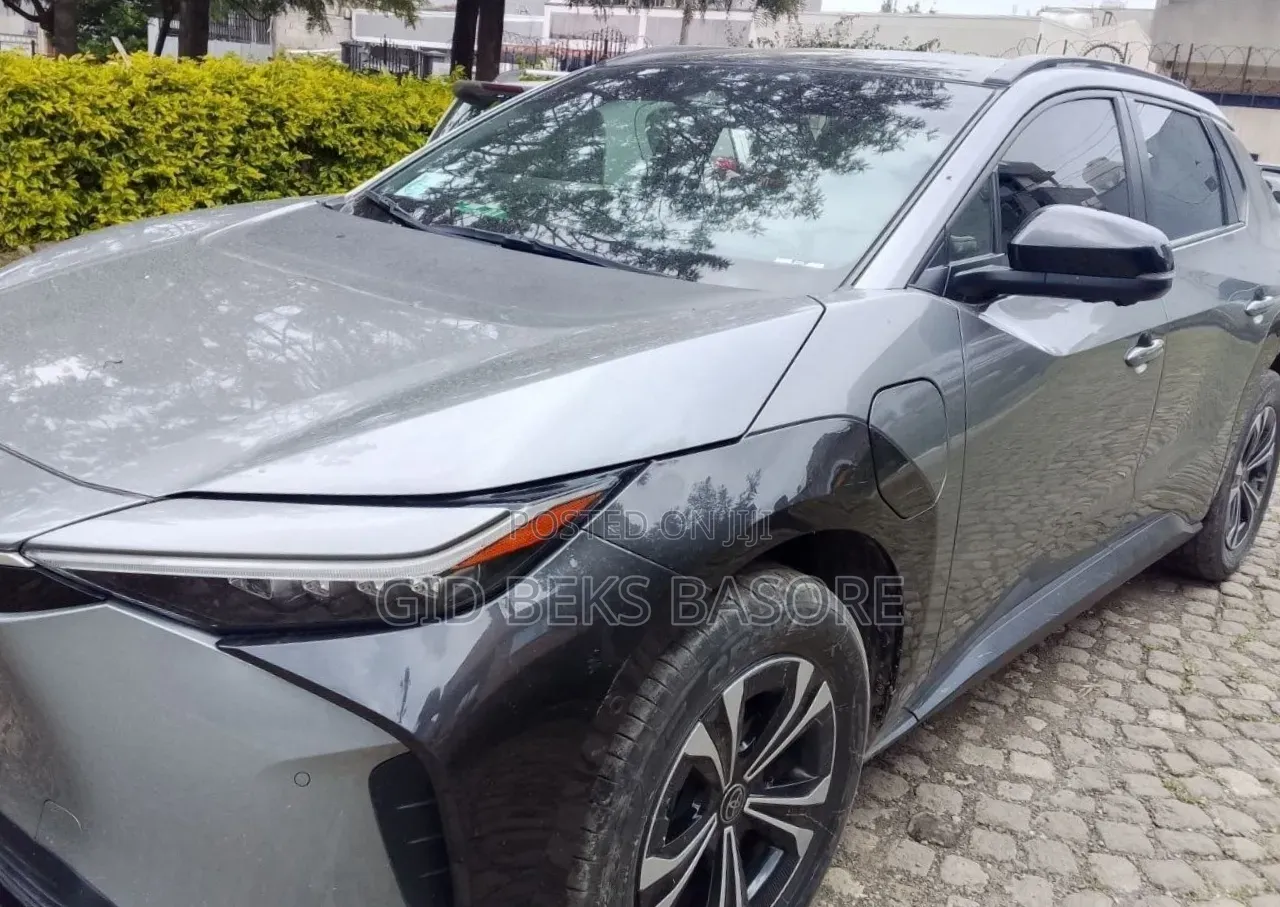 Toyota bZ4X 71.4 kWh FWD 2022 Gray