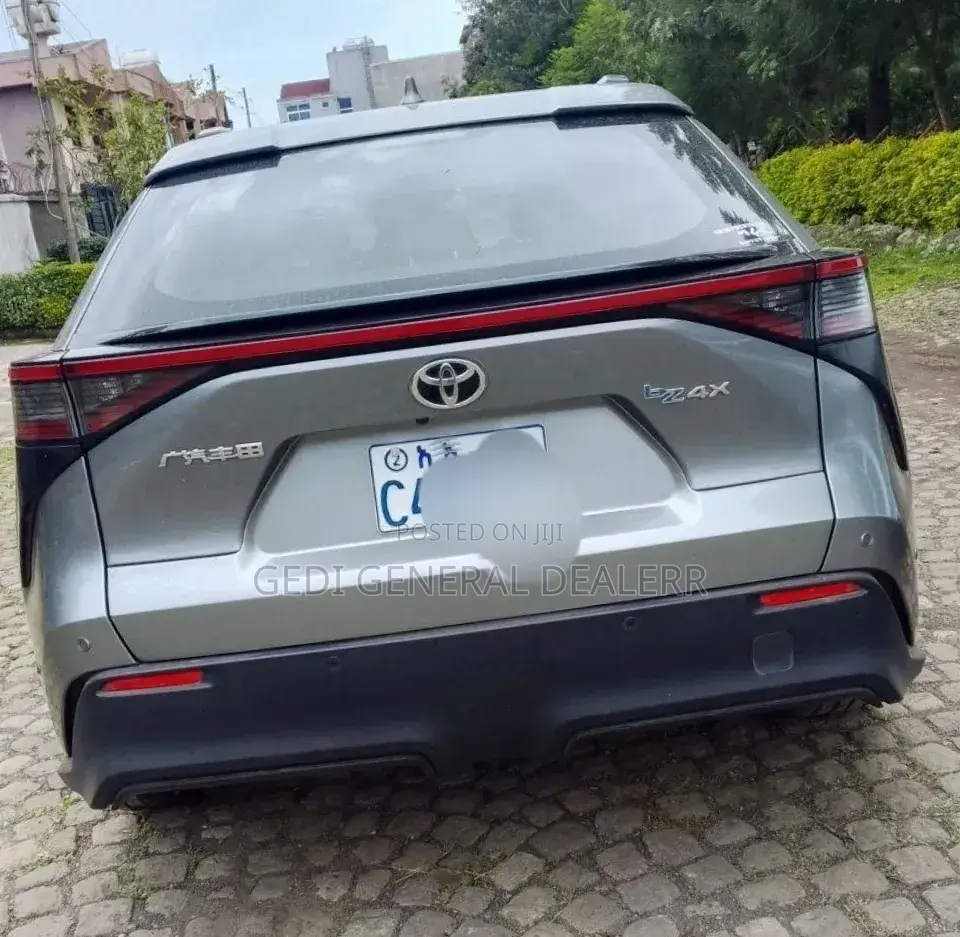 Toyota bZ4X 71.4 kWh FWD 2022 Gray