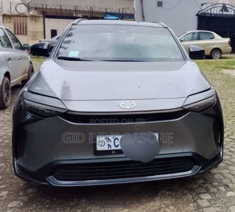 Toyota bZ4X 71.4 kWh FWD 2022 Gray