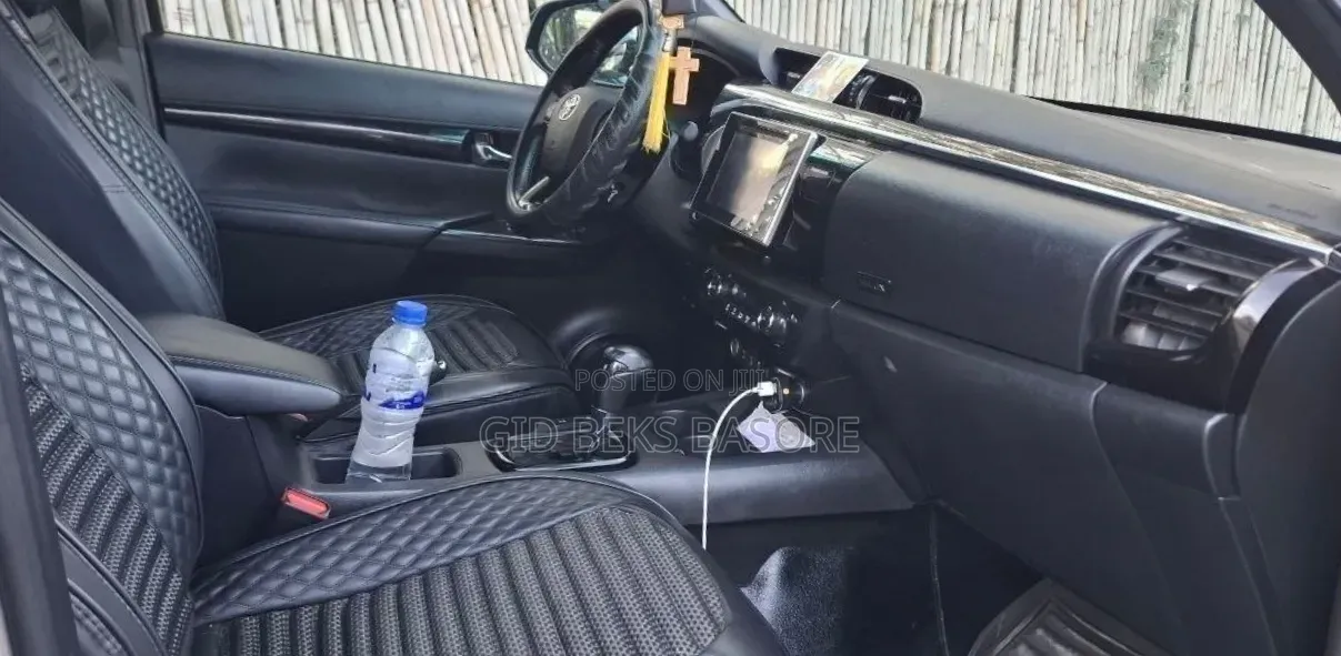 Toyota Hilux Revo Double Cab Deisel 2.8 AWD 2020 Silver