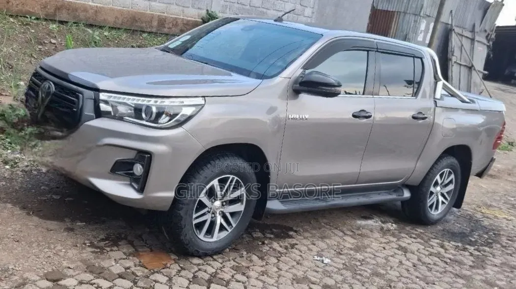 Toyota Hilux Revo Double Cab Deisel 2.8 AWD 2020 Silver