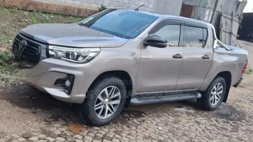Toyota Hilux Revo Double Cab Deisel 2.8 AWD 2020 Silver