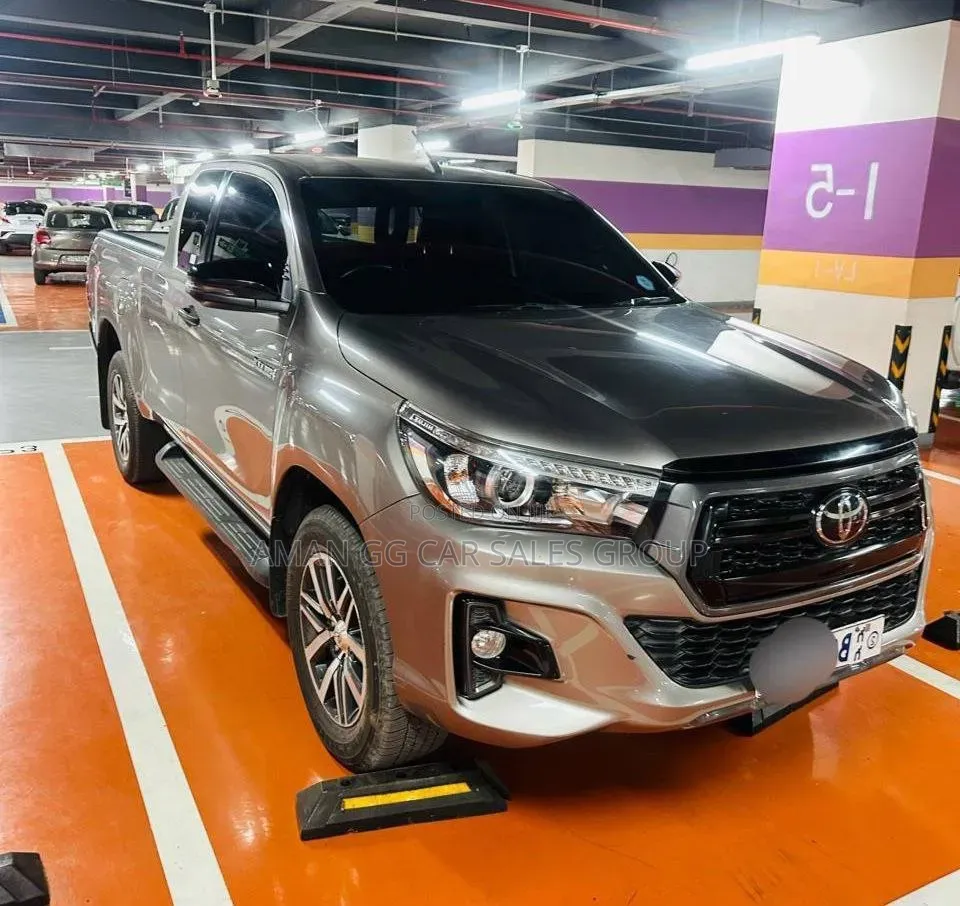 Toyota Hilux 2020 Gray