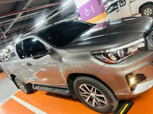Toyota Hilux 2020 Gray