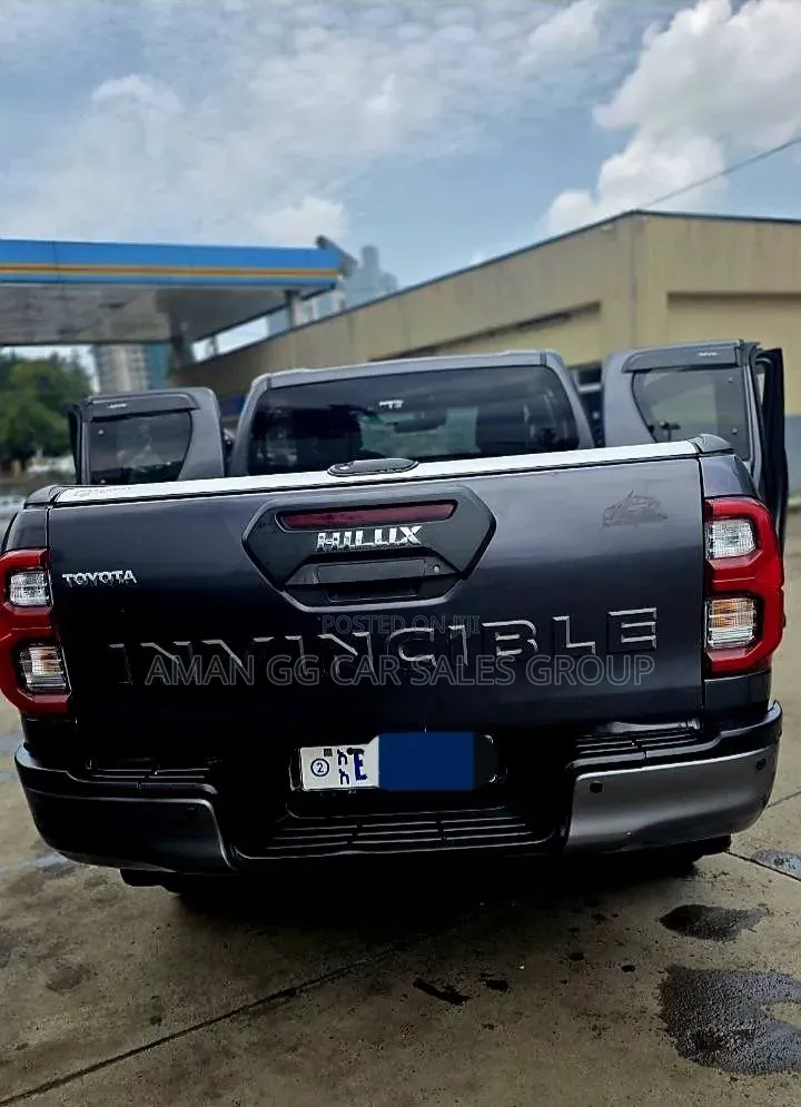 Toyota Hilux 2021 Gray