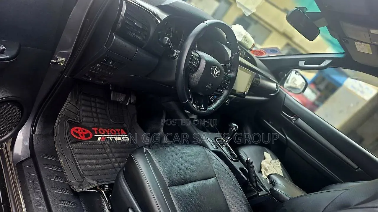 Toyota Hilux 2021 Gray