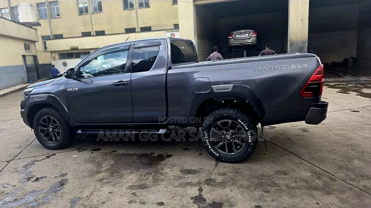 Toyota Hilux 2021 Gray