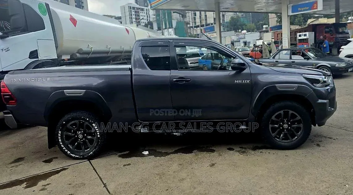 Toyota Hilux 2021 Gray