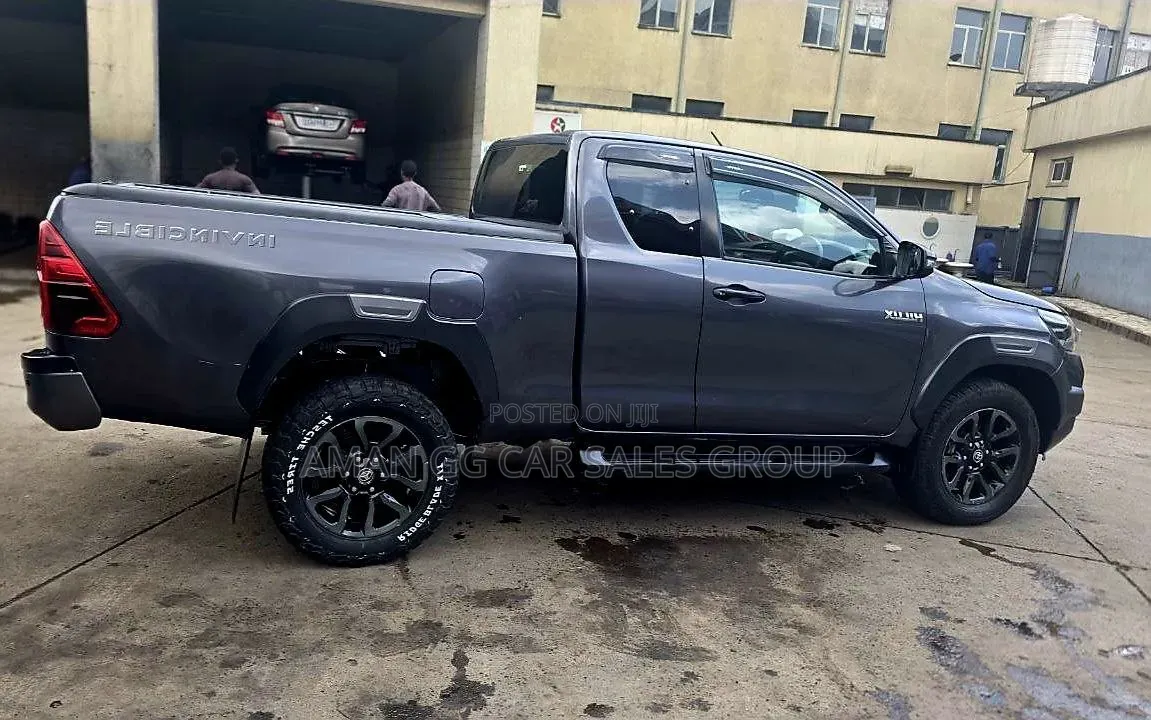 Toyota Hilux 2021 Gray