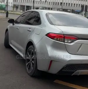 Toyota Corolla 2022 Silver