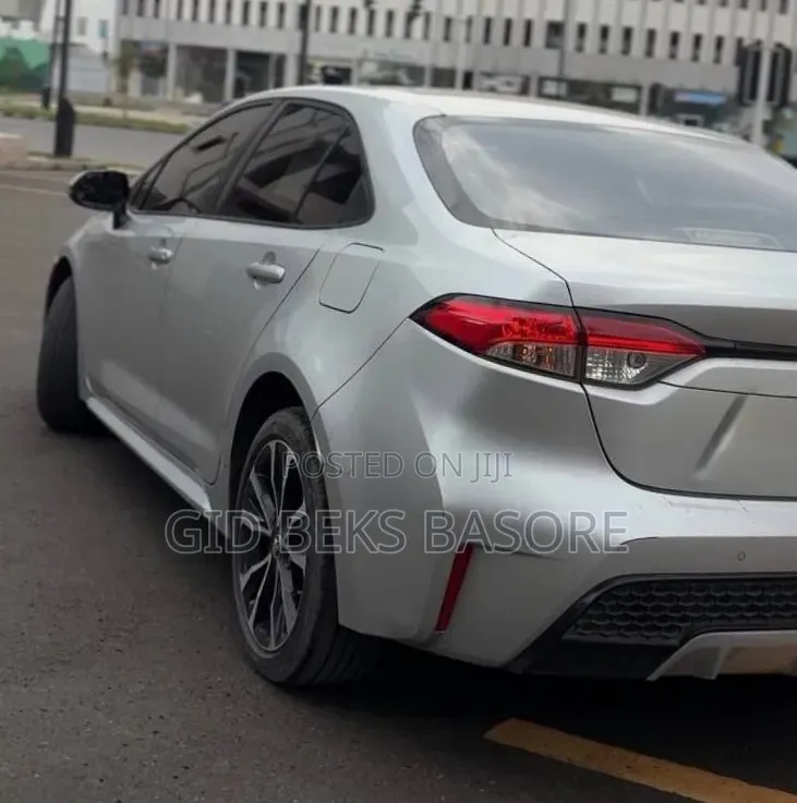 Toyota Corolla 2022 Silver