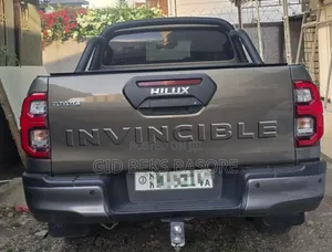 Toyota Hilux 2022 Gray