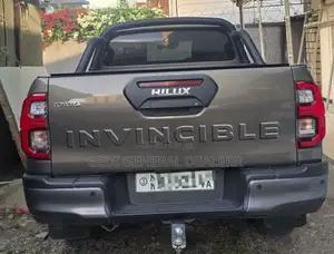 Toyota Hilux 2022 Gray