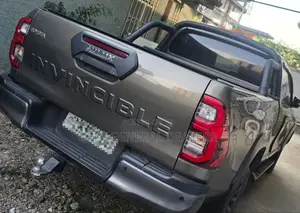 Toyota Hilux 2022 Gray