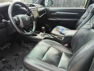 Toyota Hilux 2022 Gray