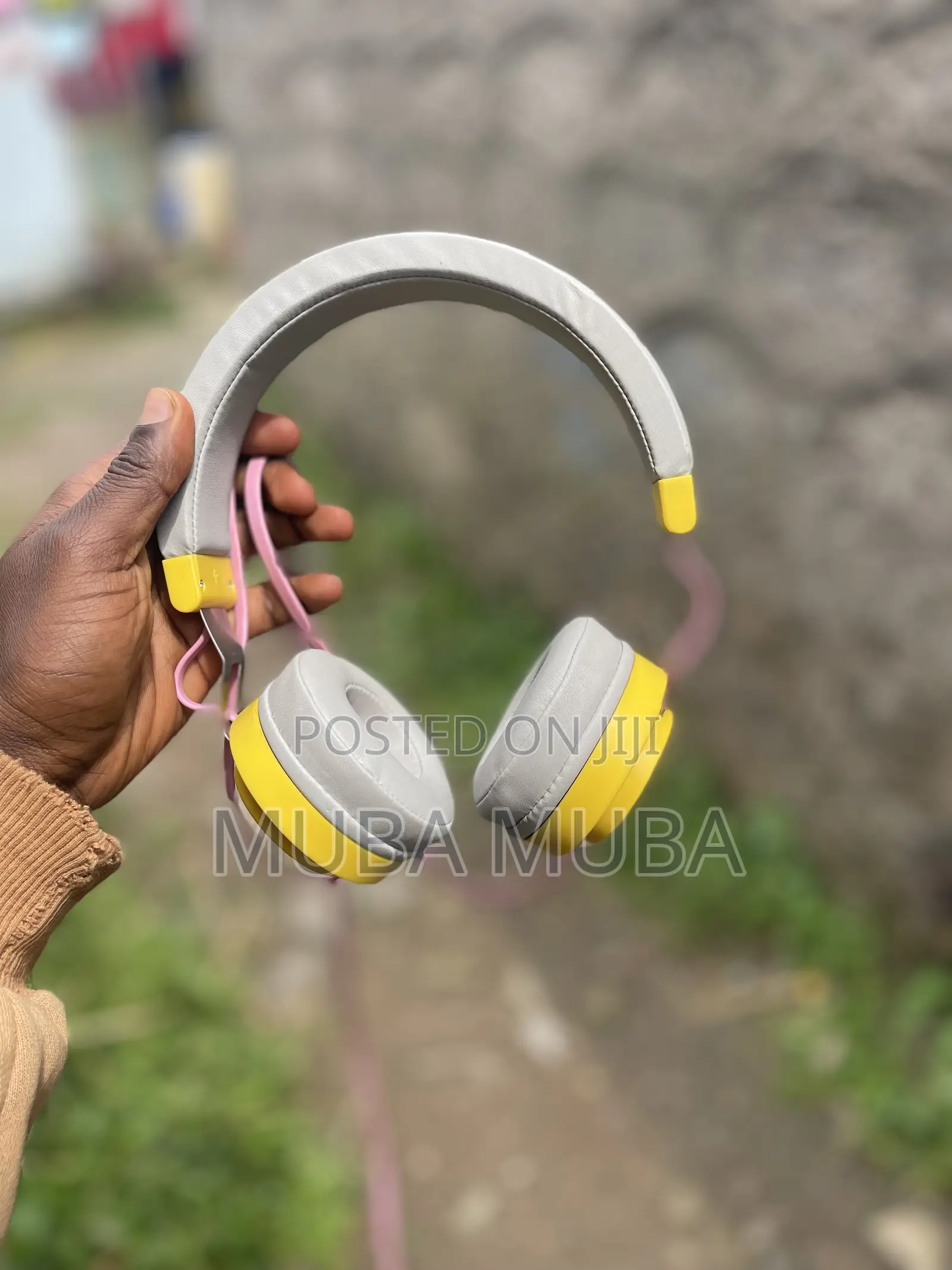 🎧 Stylish Wireless on-Ear Headphones 🎧 ✨ Clean Design With Soft Grey