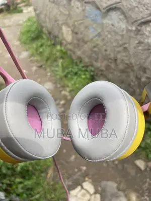 🎧 Stylish Wireless on-Ear Headphones 🎧 ✨ Clean Design With Soft Grey