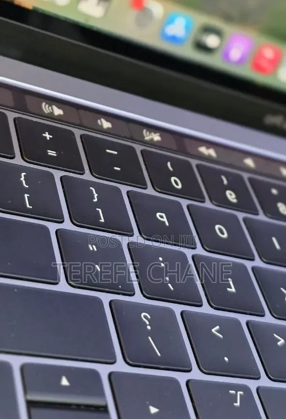 New Laptop Apple MacBook Pro 2019 16GB Intel Core i5 SSD 512GB
