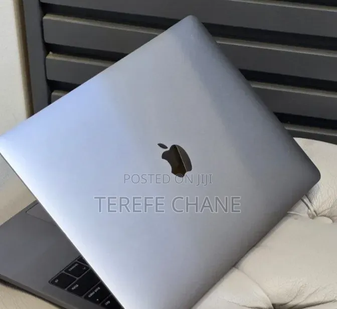 New Laptop Apple MacBook Pro 2019 16GB Intel Core i5 SSD 512GB