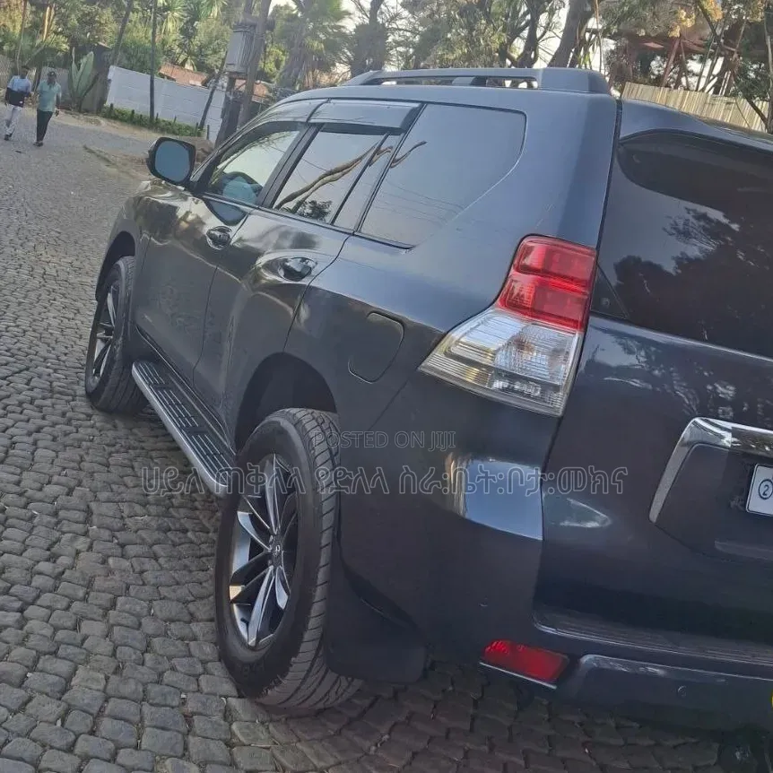 Toyota Land Cruiser Prado 2012 Matt Black